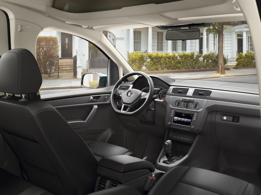 Интерьер Volkswagen Caddy Trendline BlueMotion Edition TGI 2016 года  (фото 2 из 3)